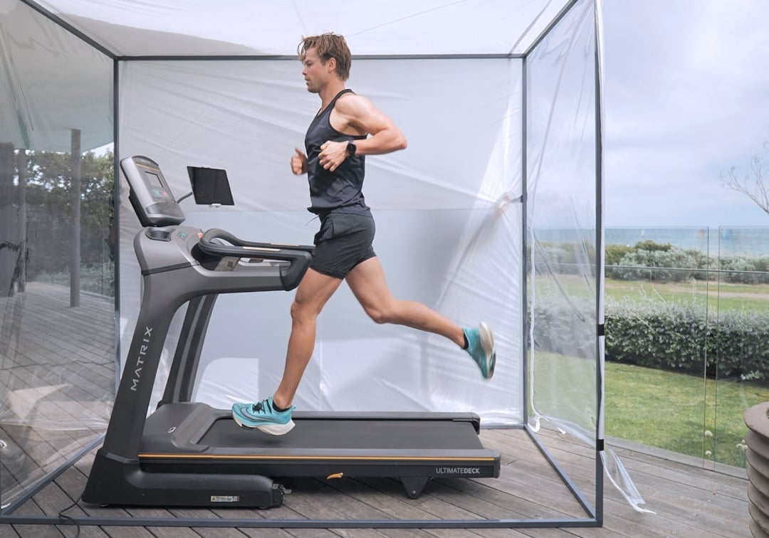 Training Cloud tent containing a treadmill, ready for an altitude run